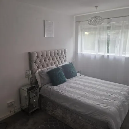 Immaculate 1-bed In Apartment