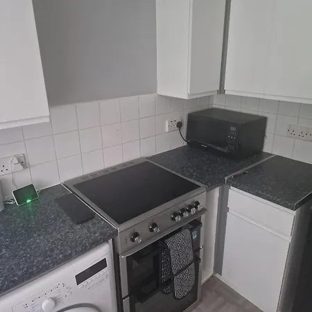 Immaculate 1-bed In *