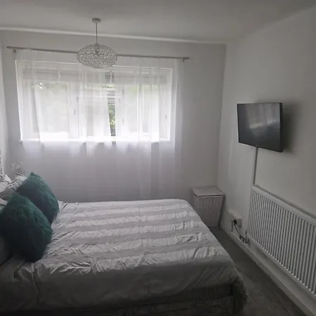 Immaculate 1-bed In Apartment