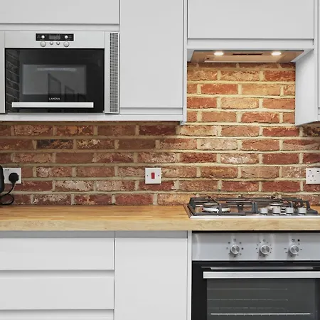 Apartment Luxury 3 Bedroom House In Limehouse, Close To City! Sleeps 6-8!