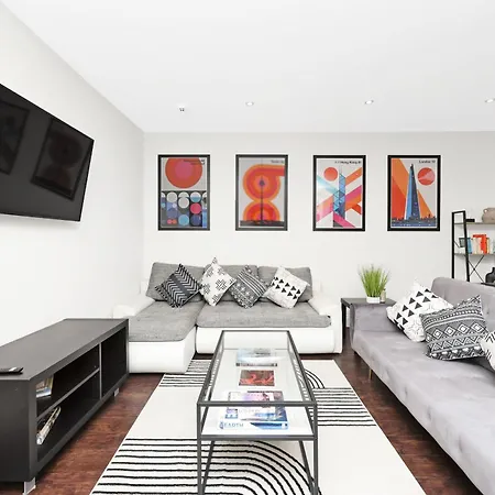 Luxury 3 Bedroom House In Limehouse, Close To City! Sleeps 6-8! Apartment London