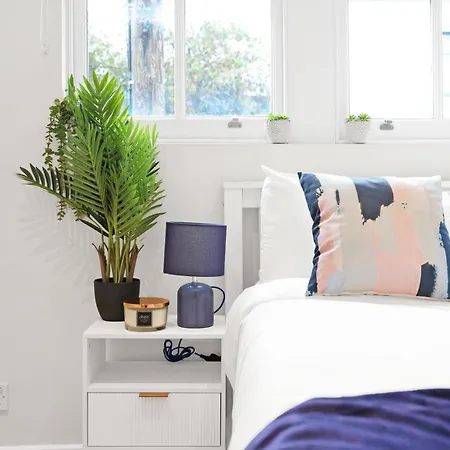 Luxury 3 Bedroom House In Limehouse, Close To City! Sleeps 6-8! Apartment London