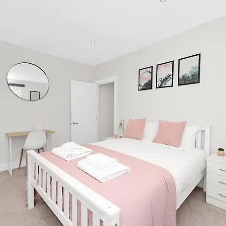Luxury 3 Bedroom House In Limehouse, Close To City! Sleeps 6-8! Apartment *
