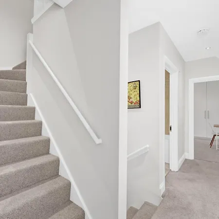 Apartment Luxury 3 Bedroom House In Limehouse, Close To City! Sleeps 6-8!