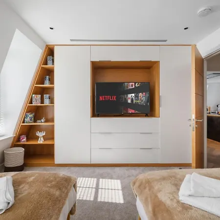 Elegant 3-bedroom Penthouse In Marble Arch 70