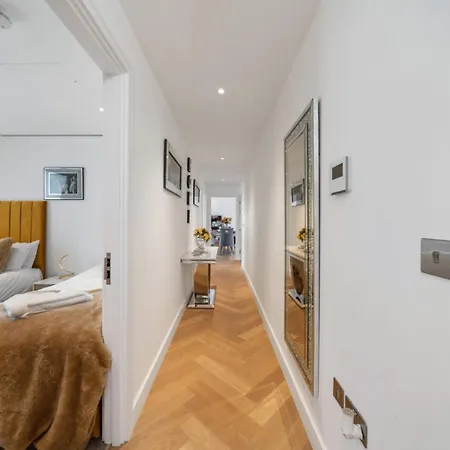 Elegant 3-bedroom Penthouse In Marble Arch 70 London