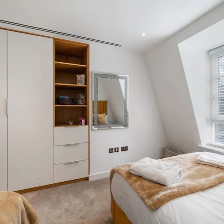 Elegant 3-bedroom Penthouse In Marble Arch 70 Apartment *