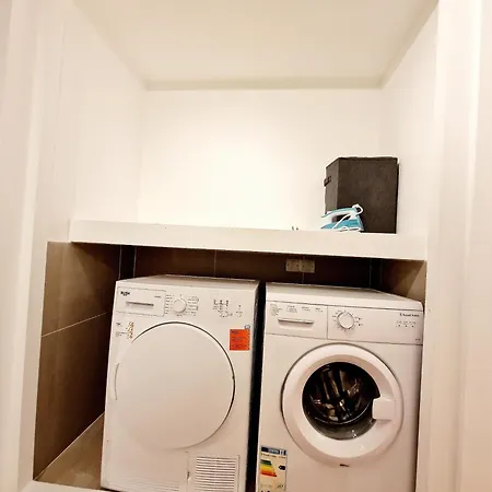 Stunning Hyde Park Home, Ground Floor Maisonette, Duplex, Near Tube Metro Stations Apartment *