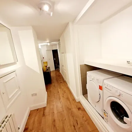 Stunning Hyde Park Home, Ground Floor Maisonette, Duplex, Near Tube Metro Stations *