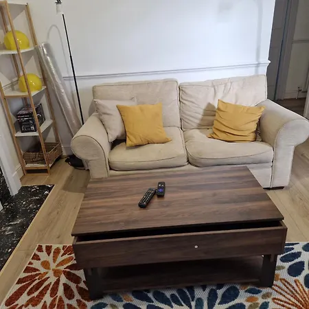 A Lovely One Bedroom In Hither Lane Apartment London