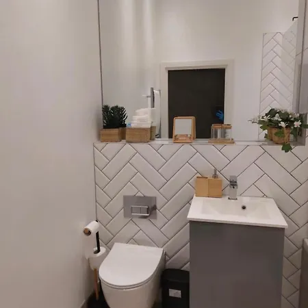 Modern 2bed Apartment *