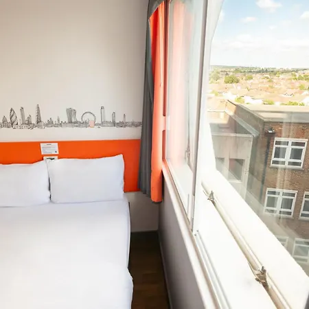 Easyhotel Hotel 2*