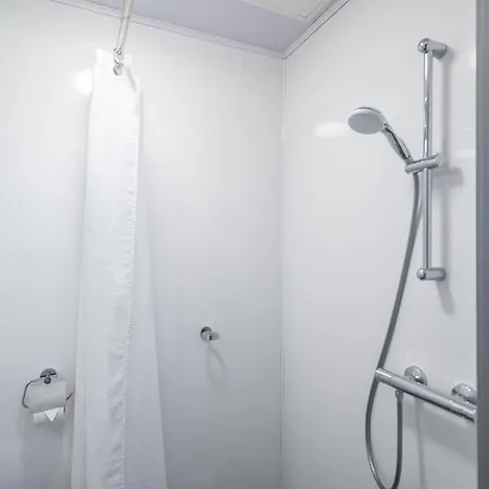 Easyhotel 2*