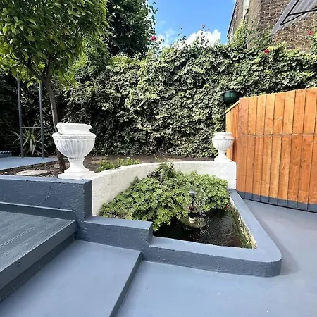 Stylish Ground Floor Garden Flat Nr * London