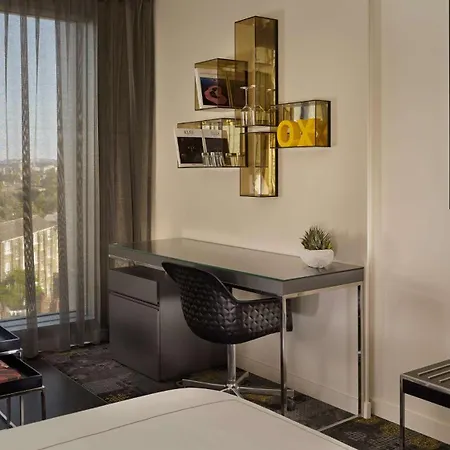 Hotel Park Plaza Waterloo 4*