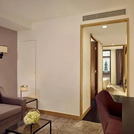 Hotel Park Plaza County Hall 4*