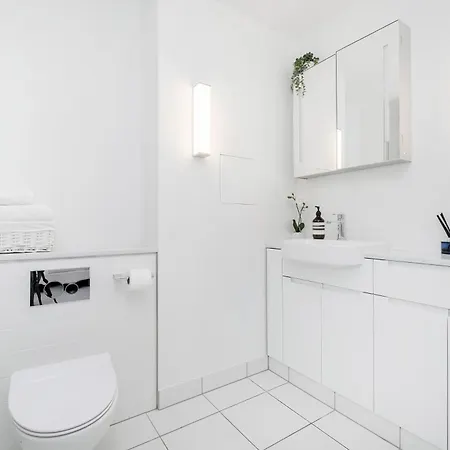 Luxury Mayfair Townhouse With A/c 3br 3ba Holiday home *