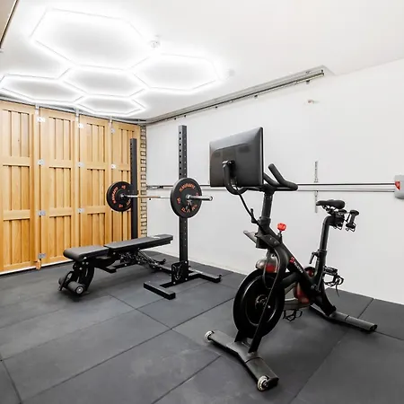 Luxury Mayfair Townhouse With Ac 3br 3ba Holiday home