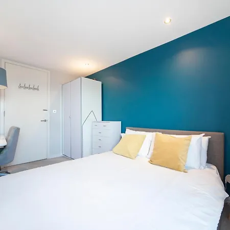 Floor - 2 Bed/2 Bath + Private Balcony Apartment