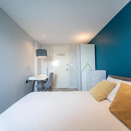 Apartment Floor - 2 Bed/2 Bath + Private Balcony *