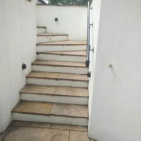 Superior 5* Kensington, Flat + Free Wi-fi Apartment London