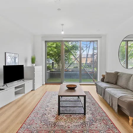 Apartment Centrally Located - Modern - 2bed - 2bath London