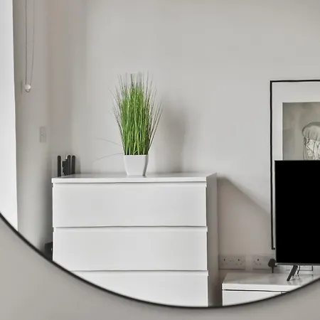 Apartment Centrally Located - Modern - 2bed - 2bath