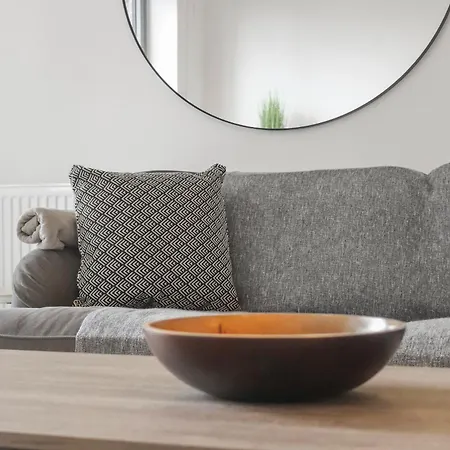 Apartment Centrally Located - Modern - 2bed - 2bath *