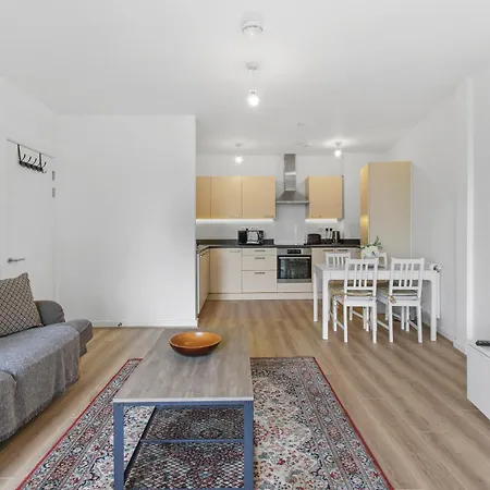 Apartment Centrally Located - Modern - 2bed - 2bath