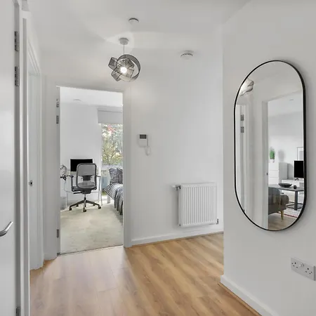 Centrally Located - Modern - 2bed - 2bath *