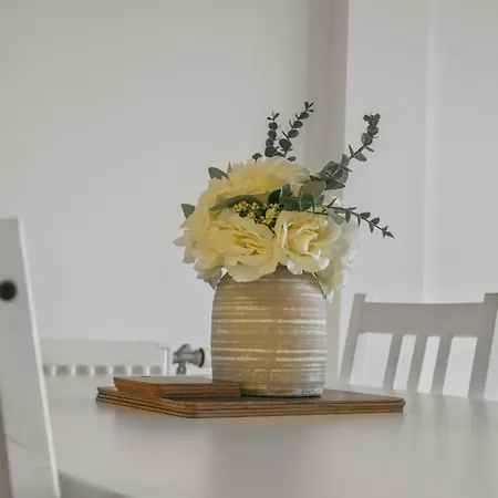 Centrally Located - Modern - 2bed - 2bath Lägenhet