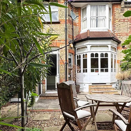 Prázdninový dům Kim's 3 Bedroom House With Free On-street Parking - 3 Double Beds, Spacious Palmers Green