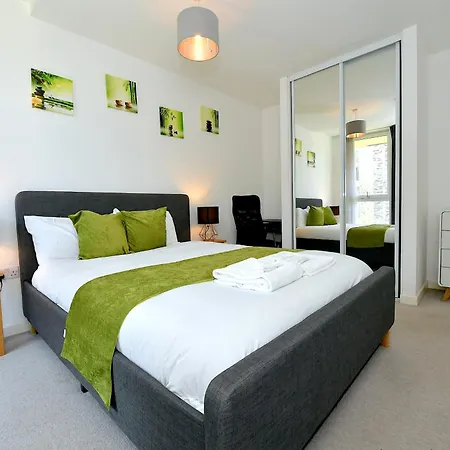 Bright Amelia - 2 Bed 1 Bath With Wifi And Netflix In The Heart Of * London