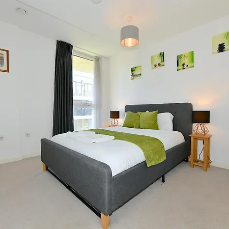 Bright Amelia - 2 Bed 1 Bath With Wifi And Netflix In The Heart Of Apartment *