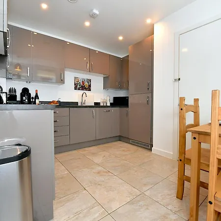 Apartment Bright Amelia - 2 Bed 1 Bath With Wifi And Netflix In The Heart Of London