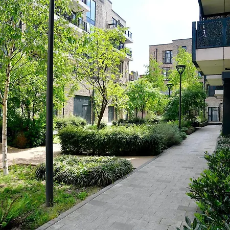Bright Amelia - 2 Bed 1 Bath With Wifi And Netflix In The Heart Of * London