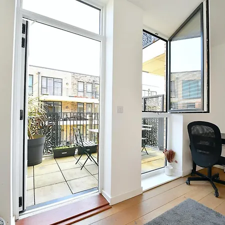 Apartment Bright Amelia - 2 Bed 1 Bath With Wifi And Netflix In The Heart Of