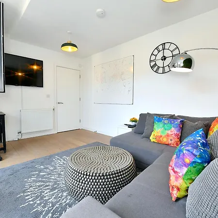 Bright Amelia - 2 Bed 1 Bath With Wifi And Netflix In The Heart Of Apartment London