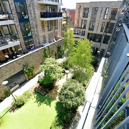 Bright Amelia - 2 Bed 1 Bath With Wifi And Netflix In The Heart Of
