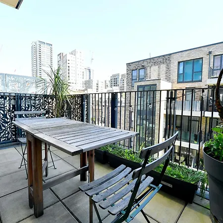 Bright Amelia - 2 Bed 1 Bath With Wifi And Netflix In The Heart Of Apartment *