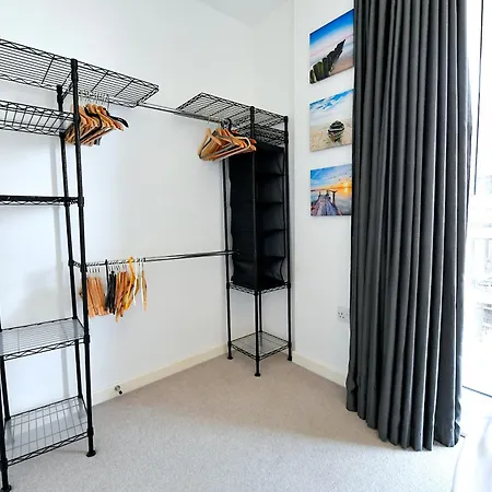 Bright Amelia - 2 Bed 1 Bath With Wifi And Netflix In The Heart Of London