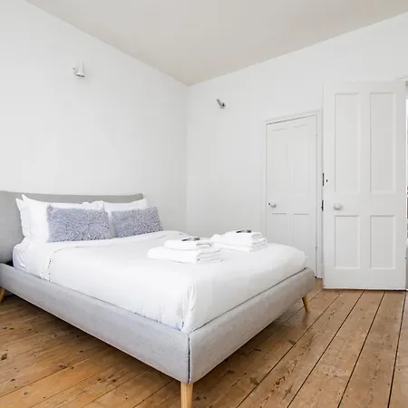 Apartment 4 Bedroom Edwardian Family House Wgarden, Notting Hill