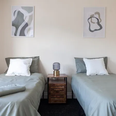 Arte Serviced Stratford - 3 Bedrooms 2 Bathrooms London, Stratford, Maryland, Free Parking, Garden, Weekly Or Monthly - Up To 8 Guests Vakantiehuis