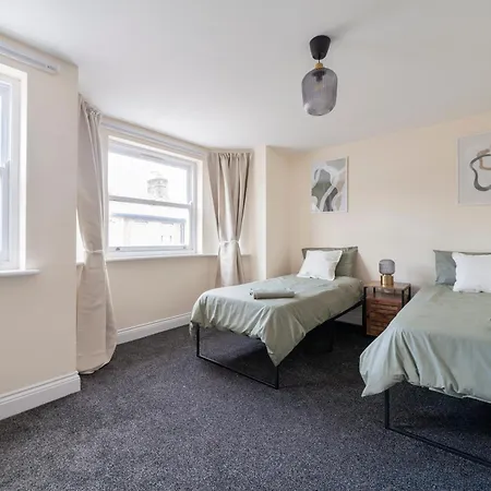 Arte Stays: Spacious Garden House In Stratford With Free Parking Holiday home *