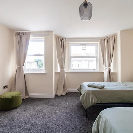 Holiday home Arte Stays: Spacious Garden House In Stratford With Free Parking London