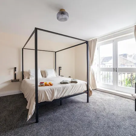 Holiday home Arte Stays: Spacious Garden House In Stratford With Free Parking