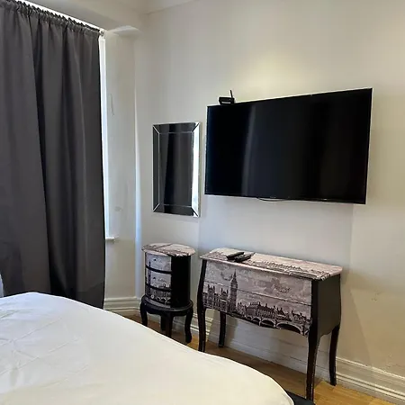 Queens Court Apartment *