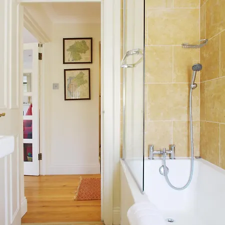 Notting Hill Light & Airy Apartment London
