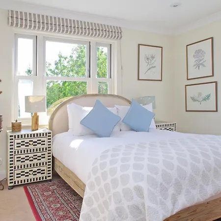 Notting Hill Light & Airy Apartment London