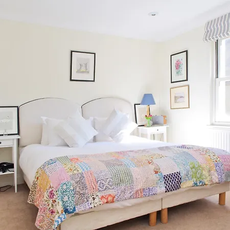 Notting Hill Light & Airy *